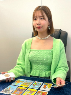 鷹目はかり先生